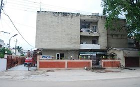 Charans Guest House Lucknow